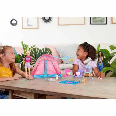 Barbie Hgc18 Malibu ve Brooklyn Kampta Oyun - 5