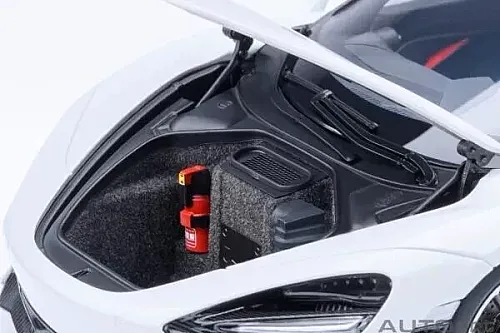 Die Cast McLaren 720S - Sc64047 - Silica White - 6