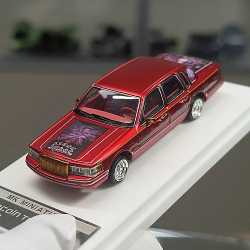 Die Cast Mk Miniatures 1/64 - Lincoln Town Car - Lowrider - 2