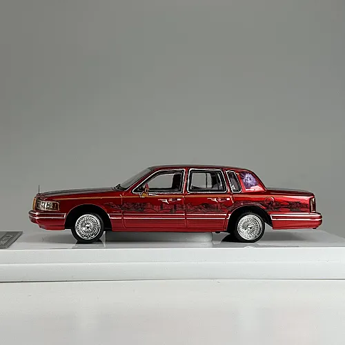 Die Cast Mk Miniatures 1/64 - Lincoln Town Car - Lowrider - 3
