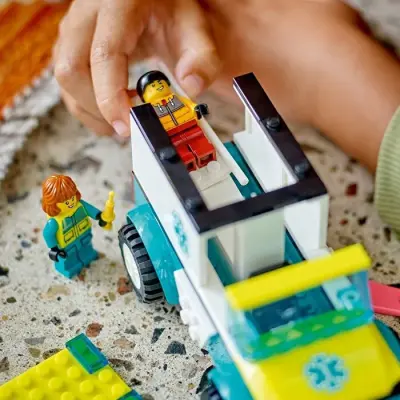 Lego City Emergency Ambulance And Snowboarder 60403 - 4