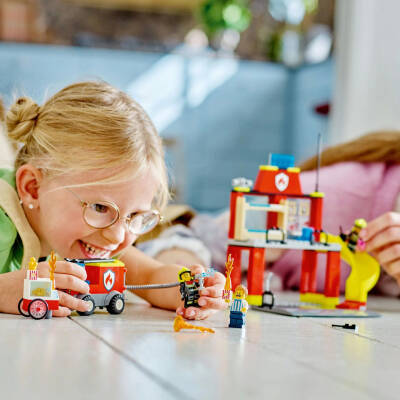 Lego City Fire Station And Fire Truck 60375 - 5