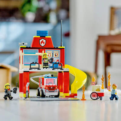 Lego City Fire Station And Fire Truck 60375 - 7