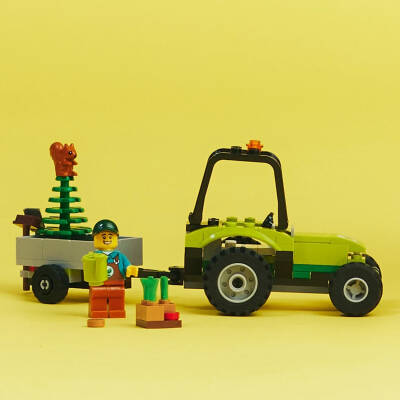 Lego City Park Tractor 60390 - 4