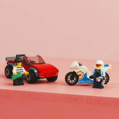 Lego City Police Motorcycle Car Chase 60392 - 9