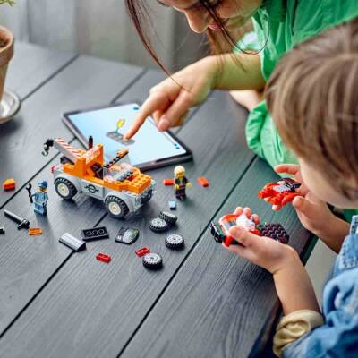 Lego City Tow Truck And Sports Car Repair Playset 60435 - 3