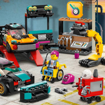 Lego City Vehicle Modification Workshop 60389 - 2
