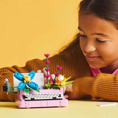 Lego Creator Floral 3-In-1 Flower Typewriter Playset 31169 - 6