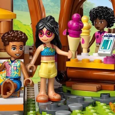 Lego Family Vacation Village 42673 - 9