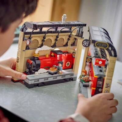 Lego Harry Potter Bookshelf Decor Hogwarts Express 76450 - 5