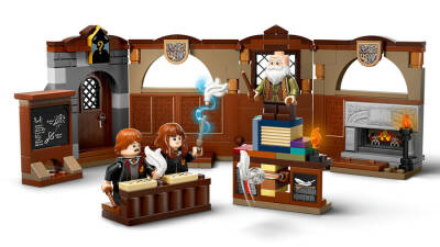 Lego Harry Potter Hogwarts Castle: Charms Class 76442 - 2