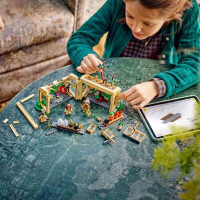 Lego Harry Potter Hogwarts Castle Herbology Lesson 76445 - 9