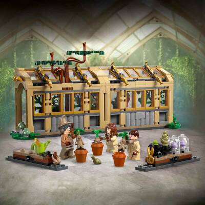Lego Harry Potter Hogwarts Castle Herbology Lesson 76445 - 3