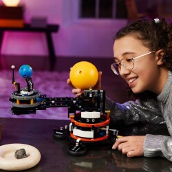 Lego Technic Earth And Moon Orbit 42179 - 5