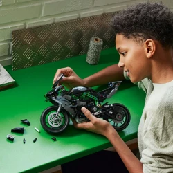 Lego Technic Kawasaki Ninja H2R Motorcycle 42170 - 5