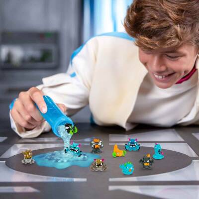 Mr. Beast Lab Swarms 12-Piece Surprise Figure Pack S1 24712 - 4