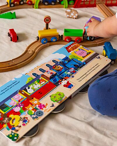 Nosy Crow Bizzy Bear Whizzy Wheels: Train : With 4 moving wheels! - 2