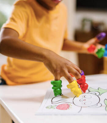 Ooly Cuddly Cubs Bear 6-Pack Wearable Crayons 133-108 - 6