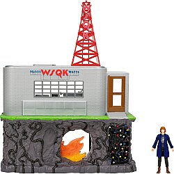 Stranger Things WSQK Radyo İstasyonu Oyun Seti - Üç Katlı, İki Taraflı ve 10,16 cm Hareketli Aksiyon Figürlü 27,94 cm Oyun Seti Strt/0004 - 1