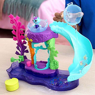 Gabby’s Dollhouse MerCat’in Renkli Kedi Akvaryumu Oyun Seti - 4