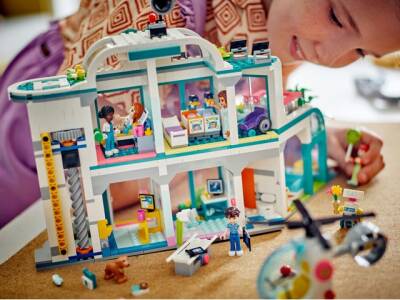 Lego Friends Heartlake City Hastanesi 42621 - 4