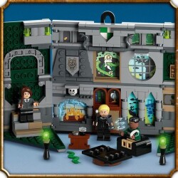 Lego Harry Potter Slytherin Binası Bayrağı 76410 - 5