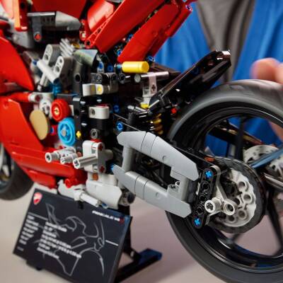 Lego Technic Ducati Panigale V4 S Motosiklet Modeli Yapım Seti 42202 - 8