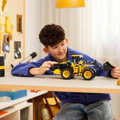 Lego Technic Volvo L120 Electric Tekerlekli Yükleyici 42209 - 6