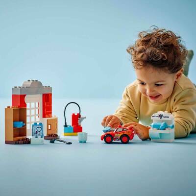 Lego Duplo Disney ve Pixar Arabalar McQueen’in Doc’un Garajını Ziyareti 10456 - 9