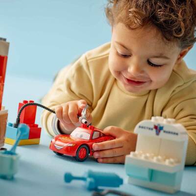 Lego Duplo Disney ve Pixar Arabalar McQueen’in Doc’un Garajını Ziyareti 10456 - 10