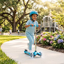 Maxi Micro Deluxe Glow Led Plus Crystal Blue Micro-Mmd377 - Micro Scooter
