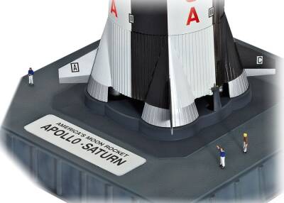 Revell Apollo Saturn V 4909 - 3
